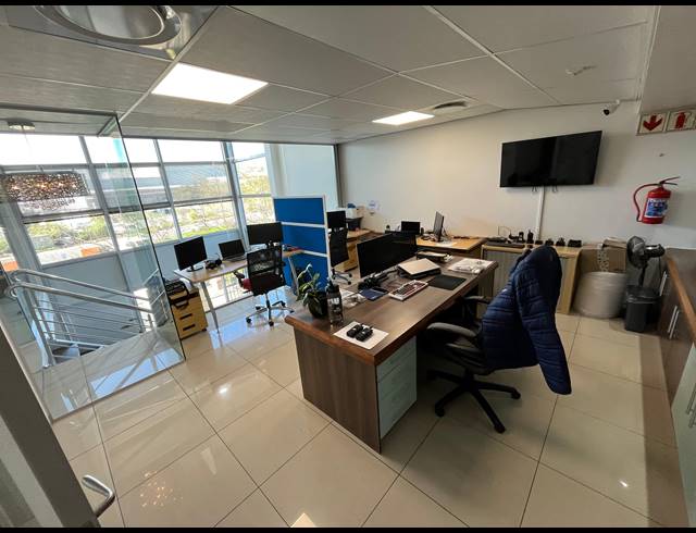 165M² OFFICE TO LET IN BRACKENFELL INDUSTRIAL